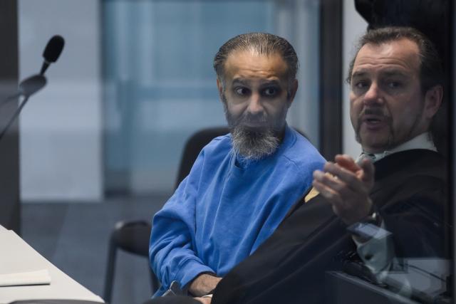 13 January 2026, Saxony-Anhalt, Magdeburg: Defendant Taleb al-Abdulmohsen sits in the courtroom of the temporary Magdeburg Regional Court next to his court-appointed defence attorney Thomas Rutkowski (R). The trial continues against the driver accused of causing the fatal incident at the Magdeburg Christmas market. The Attorney General's Office has charged the Saudi national with 338 counts of attempted murder. Photo: Klaus-Dietmar Gabbert/dpa