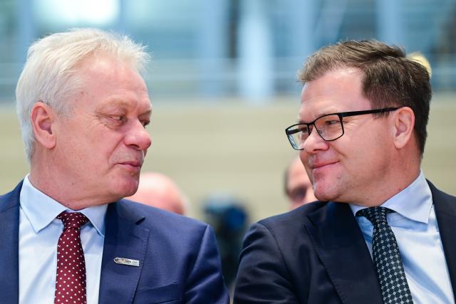 13 January 2026, Berlin: Alois Rainer (L), German Minister of Food, Agriculture and Home Affairs, and Carsten Schneider, Federal Minister for the Environment, Climate Protection, Nature Conservation and Nuclear Safety, speak during the Agriculture Congress of the Federal Environment Ministry before the International Green Week (January 16 to 25). Photo: Sebastian Gollnow/dpa