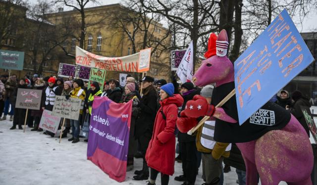13 January 2026, Berlin: People take part in a demonstration for culture during state wage negotiations in front of the Haus der Berliner Festspiele, as a press conference for the Theatertreffen takes place. Photo: Jens Kalaene/dpa