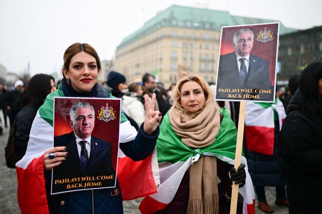 13 January 2026, Berlin: "Pahlavi will come back" is written on a sign with the image of Reza Pahlavi, son of the last Shah of Iran, during a demonstration in support of the nationwide mass protests against the government in Iran on Paris Square. Photo: Sebastian Christoph Gollnow/dpa