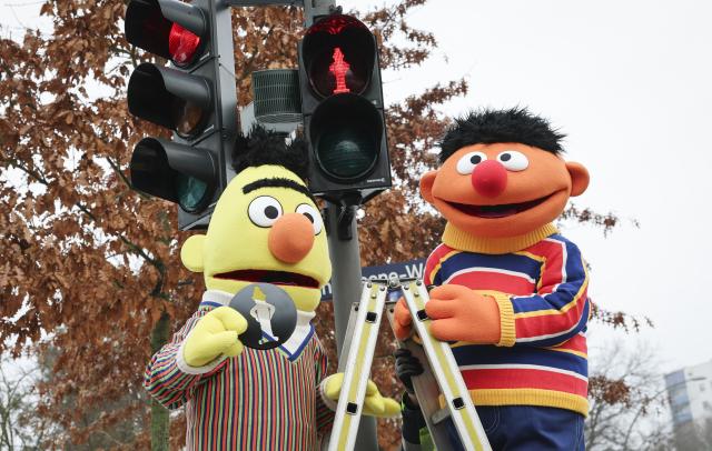 13 January 2026, Hamburg: Life-size figures of Ernie and Bert from Sesame Street pictured during the installation and inauguration of a pedestrian traffic light featuring Sesame Street characters. The two popular Sesame Street characters will be seen as traffic light figures at the pedestrian crossings at the corner of Hugh-Greene-Weg and Julius-Vosseler-Strasse, as well as at the corner of Rothenbaumchaussee and Oberstrasse in Hamburg. Photo: Christian Charisius/dpa