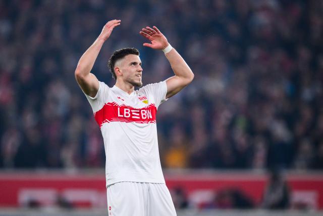 13 January 2026, Baden-Wuerttemberg, Stuttgart: Stuttgart's Ermedin Demirovic celebrates scoring his side's first goal during the German Bundesliga soccer match between VfB Stuttgart and Eintracht Frankfurt at MHPArena. Photo: Tom Weller/dpa - WICHTIGER HINWEIS: Gemäß den Vorgaben der DFL Deutsche Fußball Liga bzw. des DFB Deutscher Fußball-Bund ist es untersagt, in dem Stadion und/oder vom Spiel angefertigte Fotoaufnahmen in Form von Sequenzbildern und/oder videoähnlichen Fotostrecken zu verwerten bzw. verwerten zu lassen.