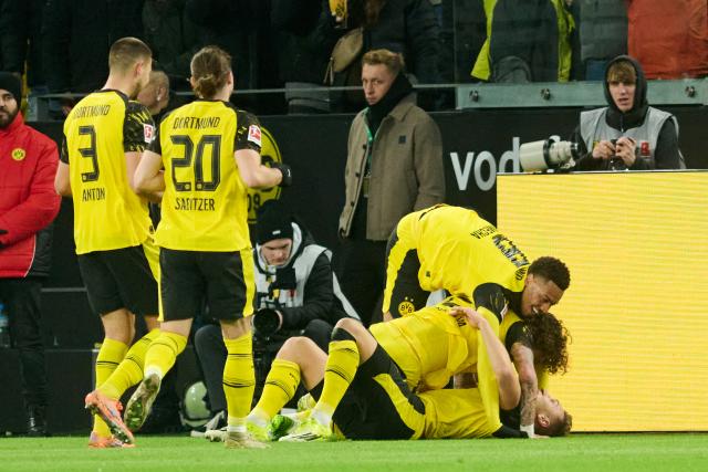 13 January 2026, North Rhine-Westphalia, Dortmund: Borussia Dortmund's Nico Schlotterbeck (Bottom) celebrates scoring his side's first goal with teammates during the German Bundesliga soccer match between Borussia Dortmund and Werder Bremen at Signal Iduna Park. Photo: Bernd Thissen/dpa - IMPORTANT NOTE: In accordance with the regulations of the DFL German Football League and the DFB German Football Association, it is prohibited to utilize or have utilized photographs taken in the stadium and/or of the match in the form of sequential images and/or video-like photo series.