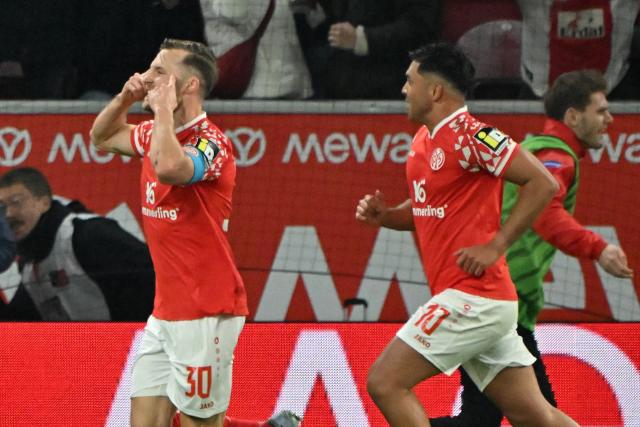 13 January 2026, Rhineland-Palatinate, Mainz: Mainz' Silvan Dominic Widmer celebrates scoring his side's first goal during the German Bundesliga soccer match between FSV Mainz 05 and  1. FC Heidenheim at Mewa Arena. Photo: Torsten Silz/dpa - IMPORTANT NOTICE: DFL and DFB regulations prohibit any use of photographs as image sequences and/or quasi-video.