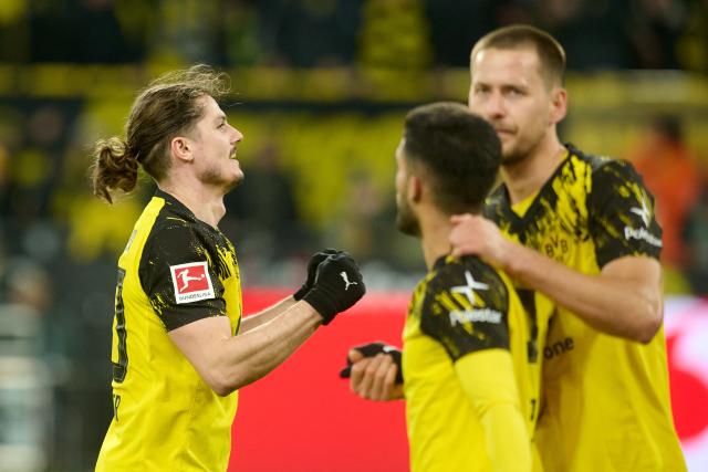 13 January 2026, North Rhine-Westphalia, Dortmund: Borussia Dortmund's Marcel Sabitzer (L) celebrates scoring his side's second goal with teammates during the German Bundesliga soccer match between Borussia Dortmund and Werder Bremen at Signal Iduna Park. Photo: Bernd Thissen/dpa - IMPORTANT NOTE: In accordance with the regulations of the DFL German Football League and the DFB German Football Association, it is prohibited to utilize or have utilized photographs taken in the stadium and/or of the match in the form of sequential images and/or video-like photo series.