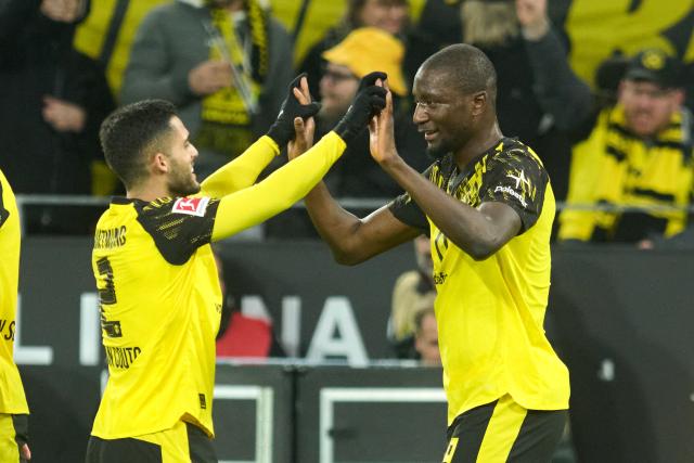 13 January 2026, North Rhine-Westphalia, Dortmund: Borussia Dortmund's Serhou Guirassy (R) celebrates scoring his side's third goal with teammate Yan Couto during the German Bundesliga soccer match between Borussia Dortmund and Werder Bremen at Signal Iduna Park. Photo: Bernd Thissen/dpa - IMPORTANT NOTE: In accordance with the regulations of the DFL German Football League and the DFB German Football Association, it is prohibited to utilize or have utilized photographs taken in the stadium and/or of the match in the form of sequential images and/or video-like photo series.