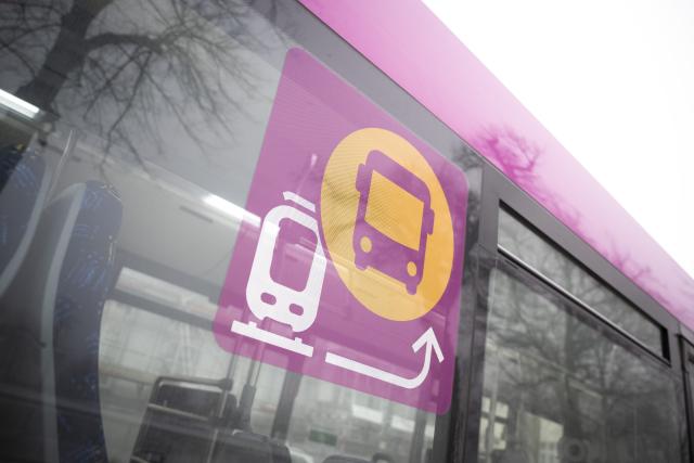 PRODUCTION - 13 January 2026, Mecklenburg-Western Pomerania, Schwerin: The rail replacement service logo is displayed on a bus window as the railway line between Hamburg and Berlin remains closed for renovation. A replacement bus service has been operating since August 1 and will continue until the end of April. Photo: Philip Dulian/dpa