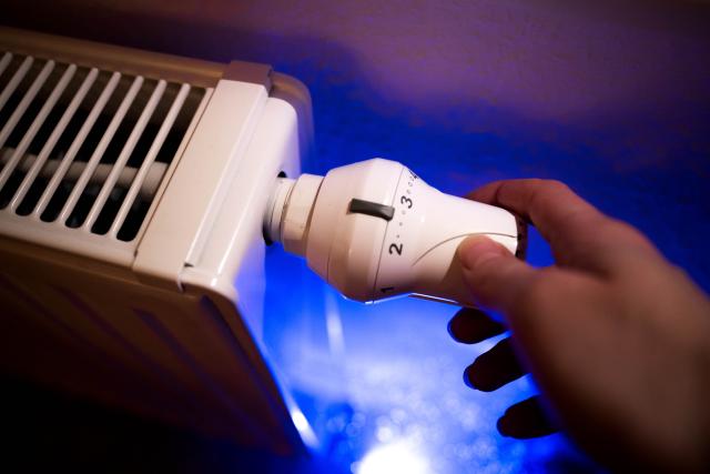 FILED - 19 December 2024, Bremen: A heating system is adjusted. Consumers in Germany are set to face higher heating bills for last year, according to calculations by comparison website Verivox and energy services provider Techem seen by dpa. Photo: Sina Schuldt/dpa