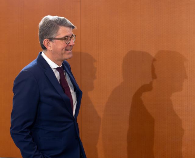 14 January 2026, Berlin: Wolfram Weimer, Minister of State for Culture and Media, arrives at the Chancellery for a cabinet meeting. Photo: Soeren Stache/dpa