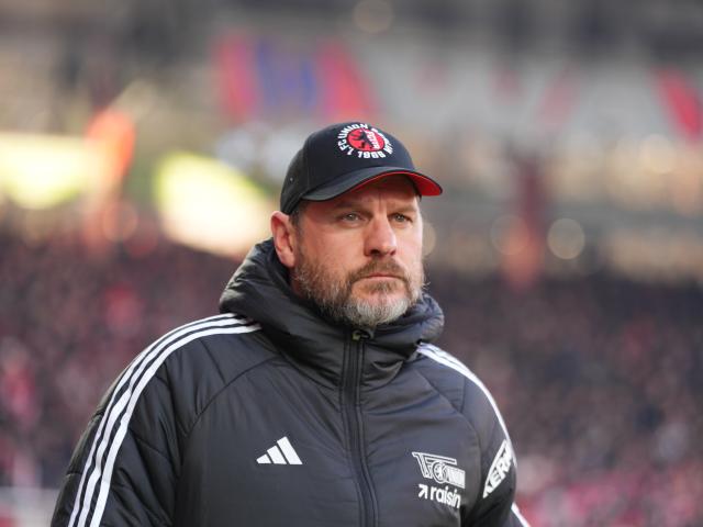 FILED - 10 January 2026, Berlin: Union Berlin coach Steffen Baumgart arrives for the German Bundesliga soccer match between 1. FC Union Berlin and FSV Mainz 05 at An der Alten Foersterei. Photo: Soeren Stache/dpa - IMPORTANT NOTE: In accordance with the regulations of the DFL German Football League and the DFB German Football Association, it is prohibited to utilize or have utilized photographs taken in the stadium and/or of the match in the form of sequential images and/or video-like photo series.
