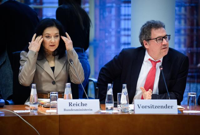 14 January 2026, Berlin: Katherina Reiche (L), Germany's Minister for Economic Affairs and Energy, sits next to committee chairman Christian Freiherr von Stetten (R) during the 22nd meeting of the Bundestag Committee on Economic Affairs and Energy. According to the agenda, the session will include a discussion with Minister Reiche regarding allegations of possible conflicts of interest. Photo: Bernd von Jutrczenka/dpa