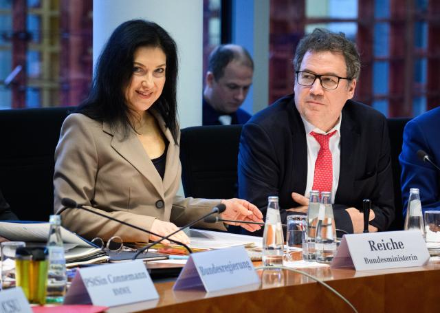 14 January 2026, Berlin: Katherina Reiche, Germany's Minister for Economic Affairs and Energy, sits next to committee chairman Christian Freiherr von Stetten (R) during the 22nd meeting of the German Bundestag Committee on Economic Affairs and Energy. According to the agenda, the session will include a discussion with Minister Reiche regarding allegations of possible conflicts of interest. Photo: Bernd von Jutrczenka/dpa