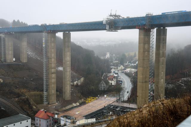 14 January 2026, North Rhine-Westphalia, Lüdenscheid: View of the construction site. Another step forward in the construction work on the Rahmede valley bridge: The first bridge over the Rahmede Valley on the A45 was completed shortly before Christmas. Traffic is currently being routed over it in narrow lanes. A second bridge structure is being built in parallel to accommodate traffic in the opposite direction in future. During the so-called "steel wedding", the two halves of the bridge, which are pushed over the pillars in sections from both sides of the valley, are joined and welded together. Photo: Alex Talash/dpa
