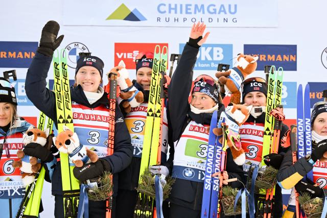 14 January 2026, Bavaria, Ruhpolding: Norway's team with (L-R) Norway's Maren Kirkeeide, Norway's Karoline Knotten, Norway's Juni Arnekleiv and Norway's Marthe Krakstad Johansen celebrate on the podium after winning the women's 4x6km relay event of the IBU Biathlon World Cup in Ruhpolding. Photo: Sven Hoppe/dpa