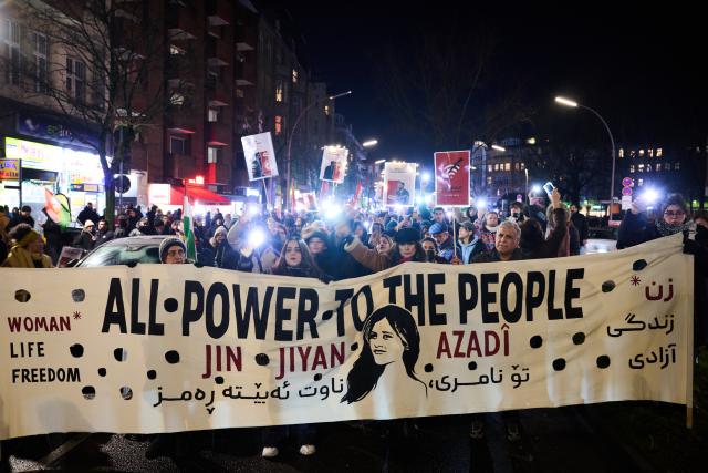 14 January 2026, Berlin: People hold banners and placards during a demonstration under the slogan "Protest against the death machine of the Islamic Republic of Iran," organized by the Woman Life Freedom Collective. Photo: Annette Riedl/dpa