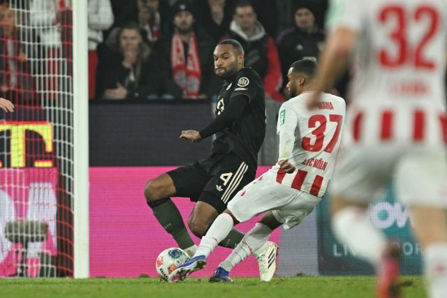14 January 2026, North Rhine-Westphalia, Cologne: Cologne's Linton Maina (C) scores his side's first goal during the German Bundesliga soccer match between 1. FC Cologne and Bayern Munich at RheinEnergieStadion. Photo: Federico Gambarini/dpa - IMPORTANT NOTICE: DFL and DFB regulations prohibit any use of photographs as image sequences and/or quasi-video.