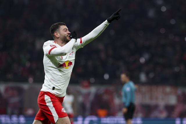 14 January 2026, Saxony, Leipzig: Leipzig's Romulo Cardoso celebrates scoring his side's second goal during the German Bundesliga soccer match between RB Leipzig and SC Freiburg at Red Bull Arena. Photo: Jan Woitas/dpa - WICHTIGER HINWEIS: Gemäß den Vorgaben der DFL Deutsche Fußball Liga bzw. des DFB Deutscher Fußball-Bund ist es untersagt, in dem Stadion und/oder vom Spiel angefertigte Fotoaufnahmen in Form von Sequenzbildern und/oder videoähnlichen Fotostrecken zu verwerten bzw. verwerten zu lassen.