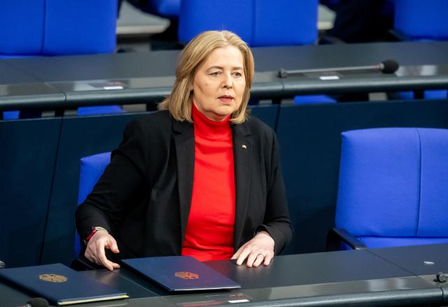 15 January 2026, Berlin: Baerbel Bas, Germany's Minister of Labor and Social Affairs, arrives for a debate in the German Bundestag on the transition from citizen's income to the planned basic income support. Photo: Michael Kappeler/dpa