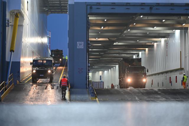 15 January 2026, Lower Saxony, Emden: Italian soldiers arrive with equipment and vehicles as The North Atlantic Treaty Organization (NATO) launches "Steadfast Dart," its largest multinational exercise of the year. Photo: Lars Penning/dpa