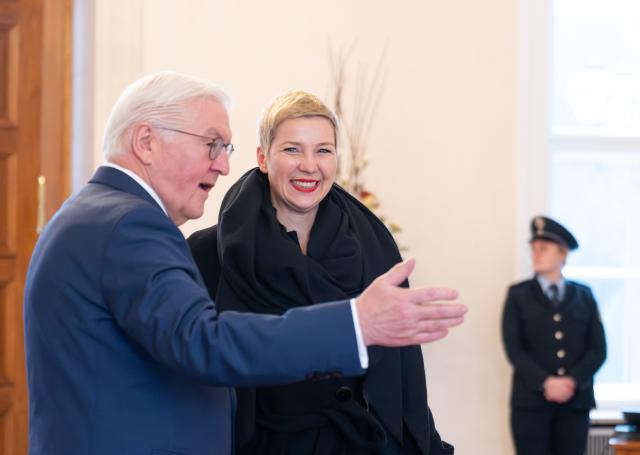 15 January 2026, Berlin: German President Frank-Walter Steinmeier (l) welcomes Belarusian opposition politician Maria Kalesnikava to the official residence at Bellevue Palace. Photo: Soeren Stache/dpa