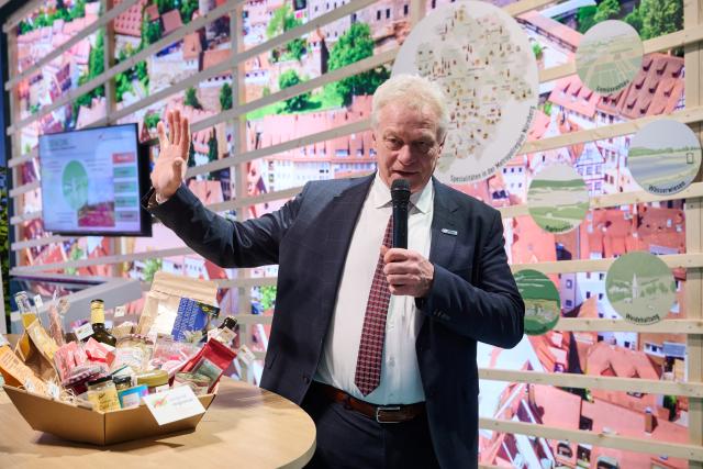 15 January 2026, Berlin: Alois Rainer, German Ministry of Agriculture, Food and Home Affairs, stands at the stand of the Nuremberg Metropolitan Region at the Green Week.  The International Green Week opens its doors on 16.01.2026. The world's largest trade fair for food, agriculture and horticulture in Berlin celebrates its 100th anniversary. Photo: Annette Riedl/dpa