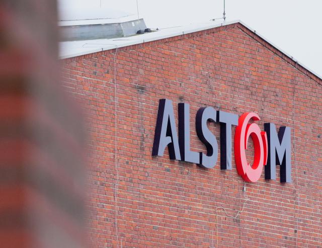 FILED - 21 March 2023, Brandenburg, Hennigsdorf: Alstom company logo is pictured at the main entrance to a building belonging to the rail vehicle manufacturer. Photo: Soeren Stache/dpa