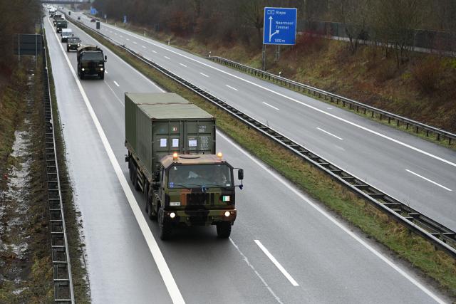 15 January 2026, Lower Saxony, Leer: Italian soldiers with their equipment and vehicles drive along the A31 towards the Bergen military training area. "Steadfast Dart", NATO's major deployment exercise, has begun. It is the largest multinational NATO exercise of the year. Photo: Lars Penning/dpa