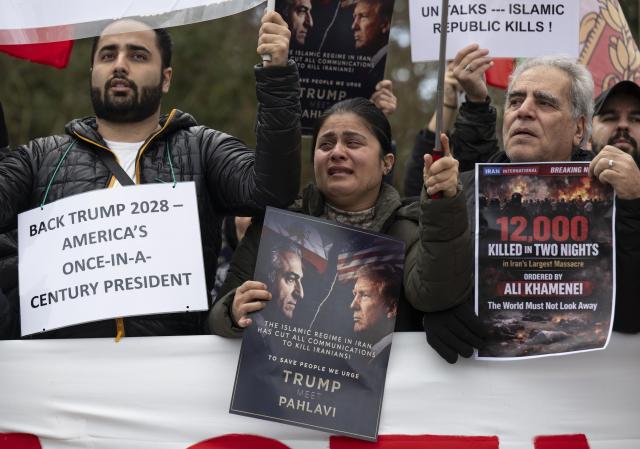 PRODUCTION - 15 January 2026, Hesse, Frankfurt/Main: Iranians protest in front of the US Consulate in Frankfurt, to demonstrate against the Iranian regime and call for the US to intervene in the conflict. Photo: Boris Roessler/dpa