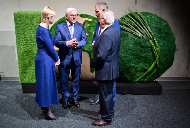 15 January 2026, Berlin: (L-R) Manuela Schwesig , Minister President of Mecklenburg-Western Pomerania, German President Frank-Walter Steinmeier, Mario Tobias, CEO of Messe Berlin, and Till Backhaus,   Minister of Climate Protection, Agriculture, Rural Areas and the Environment of Mecklenburg-Western Pomerania, arrive to the opening ceremony of International Green Week at the International Congress Center ICC Berlin. The world's largest trade fair for food, agriculture and horticulture takes place in Berlin from January 16 to 25. It is celebrating its 100th anniversary this year. Photo: Sebastian Gollnow/dpa