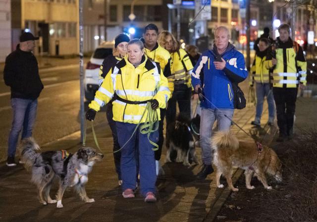 15 January 2026, Hesse, Frankfurt/Main: A private search team with dogs looks for clues in Frankfurt's station district following the disappearance of an eight-year-old boy. So far, only the child's school bag has been recovered. Photo: Boris Roessler/dpa