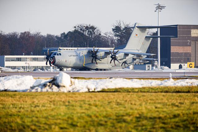 FILED - 15 January 2025, Lower Saxony, Wunstorf: An Airbus A400M transport aircraft of the German Air Force taxis over the grounds of Wunstorf Air Base in the Hanover region. This morning, 13 Bundeswehr soldiers took off from this base for Greenland via Denmark. Their task is to examine the conditions for possible support for Denmark in securing the Arctic. Photo: Moritz Frankenberg/dpa