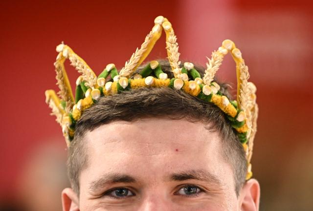 16 January 2026, Berlin: Christian Braune, Brandenburg Harvest King 2025/2026, can be seen in the Brandenburg Hall at the 90th International Green Week. Photo: Britta Pedersen/dpa