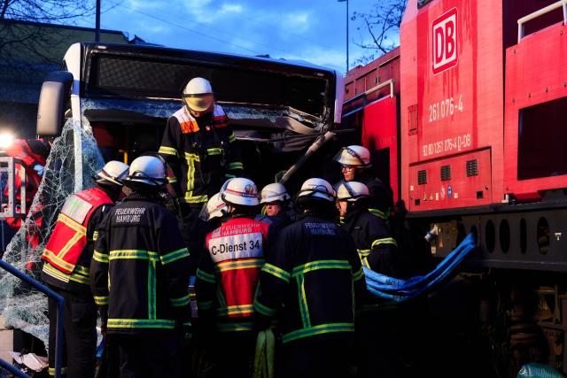 16 January 2026, Hamburg: Emergency services are on duty after a bus collided with a train in Hamburg. According to the fire department, one person died and at least ten others were injured. Photo: Marcus Golejewski/dpa