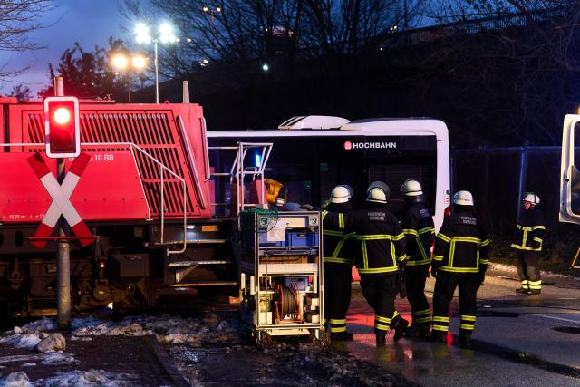 16 January 2026, Hamburg: Emergency services are on duty after a bus collided with a train in Hamburg. According to the fire department, one person died and at least ten others were injured. Photo: Marcus Golejewski/dpa
