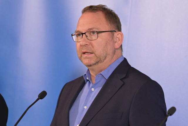 FILED - 06 April 2025, Brandenburg, Potsdam: Frank Werneke, Chairman of the Verdi trade union, makes a statement following the conclusion of collective bargaining for the public sector. Public sector workers are set to go on strike across Germany from next week, as unions seek to increase pressure in an ongoing wage dispute. Photo: Michael Bahlo/dpa