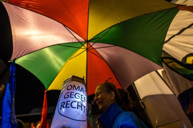 16 January 2026, Brandenburg, Cottbus: A woman carries a lamp with the inscription "Grannies against the right" during a demonstration against right-wing violence in Cottbus. Photo: Frank Hammerschmidt/dpa
