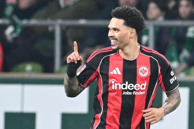 16 January 2026, Bremen: Eintracht Frankfurt's Nnamdi Collins (R) celebrates scoring his side's second goal during the German Bundesliga soccer match between Werder Bremen and Eintracht Frankfurt at Weser Stadium. Photo: --/dpa - IMPORTANT NOTE: In accordance with the regulations of the DFL German Football League and the DFB German Football Association, it is prohibited to utilize or have utilized photographs taken in the stadium and/or of the match in the form of sequential images and/or video-like photo series.