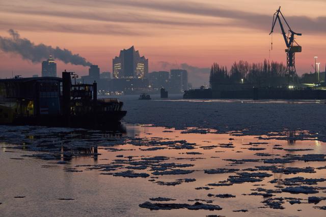 17 January 2026, Hamburg: Chunks of ice lie in the Elbe River in the harbor, with the Elbphilharmonie concert hall visible in the background. Photo: Georg Wendt/dpa