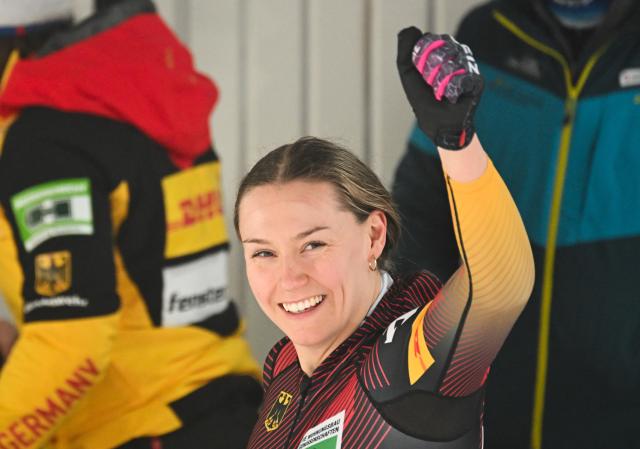 17 January 2026, Saxony, Altenberg: Germany's Laura Nolte celebrates after finishing third and clinching the overall bobsleigh World Cup title. Photo: Robert Michael/dpa