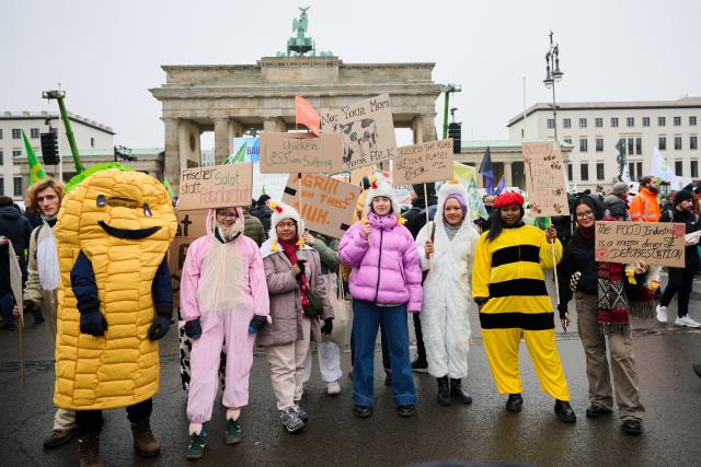17 January 2026, Berlin: Demonstrators dressed as animals carry placards in front of the Brandenburg Gate during International Green Week under the slogan "We've had enough." Photo: Annette Riedl/dpa