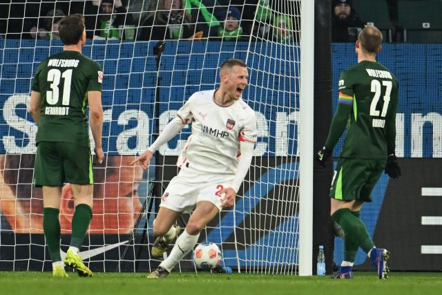 17 January 2026, Lower Saxony, Wolfsburg: Heidenheim's Adrian Beck celebrates scoring his side's first goal during the German Bundesliga soccer match between VfL Wolfs
burg and 1. FC Heidenheim at Volkswagen Arena. Photo: Swen Pförtner/dpa - IMPORTANT NOTE: In accordance with the regulations of the DFL German Football League and the DFB German Football Association, it is prohibited to utilize or have utilized photographs taken in the stadium and/or of the match in the form of sequential images and/or video-like photo series.