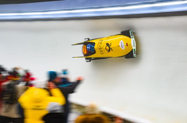 17 January 2026, Saxony, Altenberg: Germany's Johannes Lochner and Georg Fleischhauer race down the track of the second run of men's two-man bobsleigh competition during the IBSF Bobsleigh World Cup in Altenberg. Photo: Robert Michael/dpa