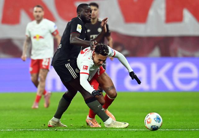 17 January 2026, Saxony, Leipzig: Bayern Munich's Dayot Upamecano (L) and Leipzig's Antonio Nusa battle for the ball during the German Bundesliga soccer match between RB Leipzig and Bayern Munich at rhe Red bull Arena. Photo: David Hammersen/dpa