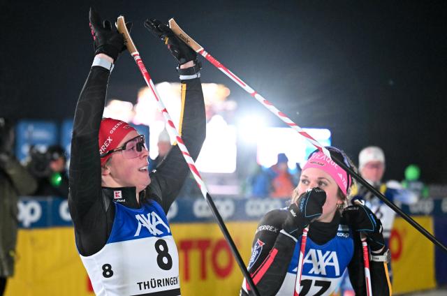 17 January 2026, Thuringia, Oberhof: Germany's second-placed Coletta Rydzek (L) celebrates with fourth-placed copmpatriot Laura Gimmler after the women's sprint freestyle competition of the FIS Cross-Country Skiing World Cup in Oberhof. Photo: Hendrik Schmidt/dpa
