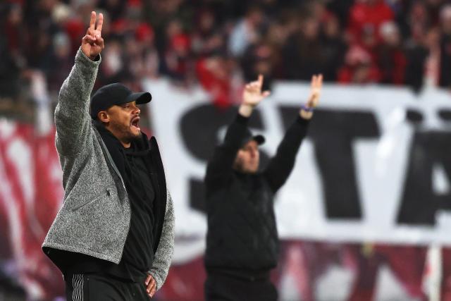 17 January 2026, Saxony, Leipzig: Bayern Munich coach Vincent Kompany (L) and Leipzig coach Ole Werner react on the sidelines during the German Bundesliga soccer match between RB Leipzig and Bayern Munich at rhe Red bull Arena. Photo: Jan Woitas/dpa