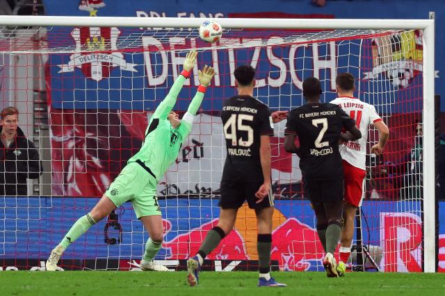 17 January 2026, Saxony, Leipzig: Bayern Munich goalkeeper Manuel Neuer saves a shot from Leipzig's Romulo during the German Bundesliga soccer match between RB Leipzig and Bayern Munich at rhe Red bull Arena. Photo: Jan Woitas/dpa