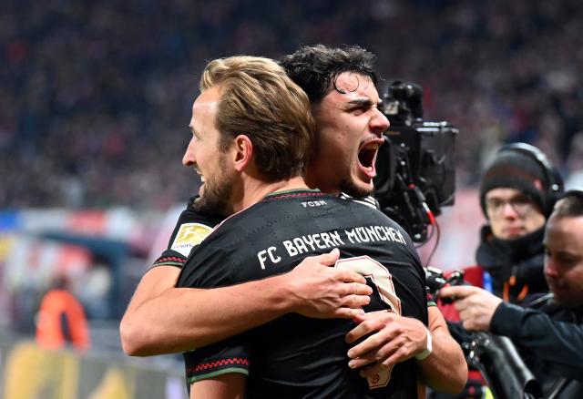 17 January 2026, Saxony, Leipzig: Bayern Munich's Harry Kane celebrates scoring his side's second goal with teammate Aleksandar Pavlovic during the German Bundesliga soccer match between RB Leipzig and Bayern Munich at rhe Red bull Arena. Photo: David Hammersen/dpa