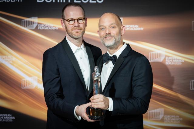 17 January 2026, Berlin: Norwegian film directors Eskil Vogt (R) and Joachim Trier are honored in the "European Screenwriter" category at the 38th European Film Awards at the Haus der Kulturen der Welt. Photo: Christoph Soeder/dpa