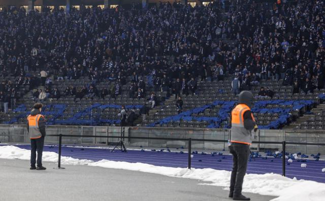 17 January 2026, Berlin: Hertha BSC fans leave the stadium during the German second Bundesliga soccer match between Hertha BSC and FC Schalke 04 at Olympiastadion. Photo: Andreas Gora/dpa - IMPORTANT NOTE: In accordance with the regulations of the DFL German Football League and the DFB German Football Association, it is prohibited to utilize or have utilized photographs taken in the stadium and/or of the match in the form of sequential images and/or video-like photo series.