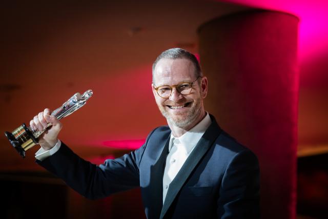 17 January 2026, Berlin: Norwegian film director Joachim Trier is honored in the category "European Discovery" "European Director" at the 38th European Film Awards at the House of World Cultures. Photo: Christoph Soeder/dpa